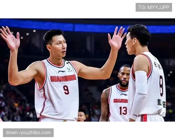 现场：恩波利球迷远征军高歌助威，球队半场一球领先